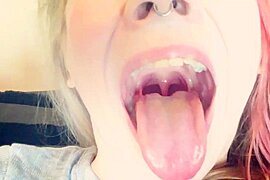 Hot Chick Showing Long Tongue, Uvula, Open Mouth Fetish - free porn video