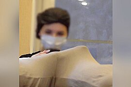 Bulge dick flash at a beautician appointment - free porn video
